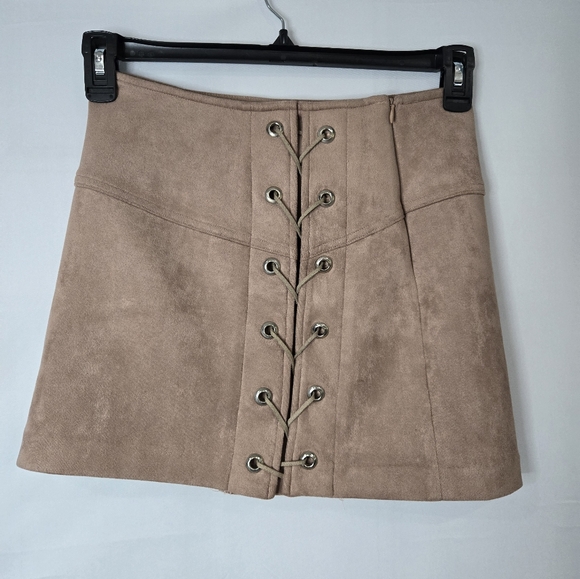 Luxxel Women's Tan Suede Skirt With Corset Tie Up Detail Size Small - Picture 2 of 4